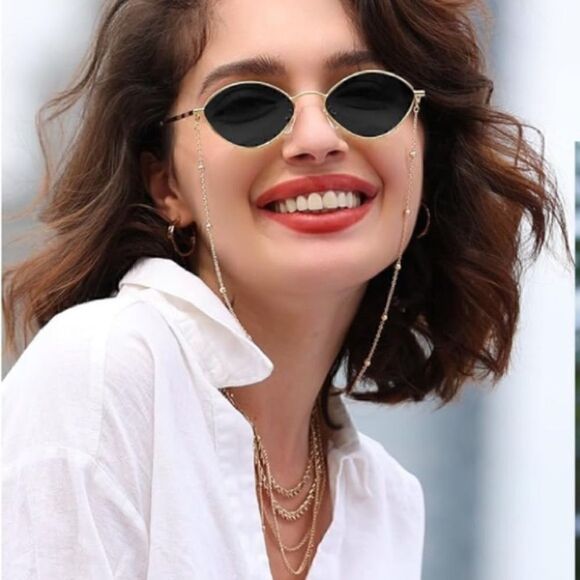 Small Frame Retro Sunnies with Chain Black Lens main image 4